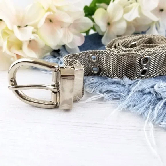 90s Vintage Grommet Mesh Belt - Picture 4 of 5